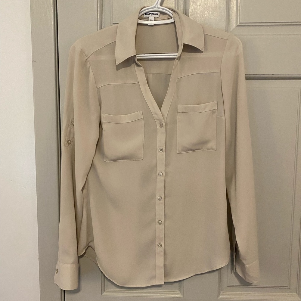 Women’s EXPRESS long sleeve button down cream xs